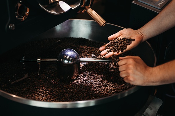 Kawa ekologiczna, fair trade i direct trade - co oznaczają certyfikaty?