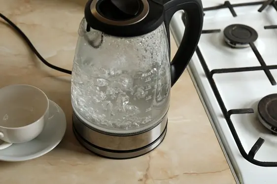 Jaka temperatura wody do kawy? Jak temperatura parzenia zmienia smak naparu?